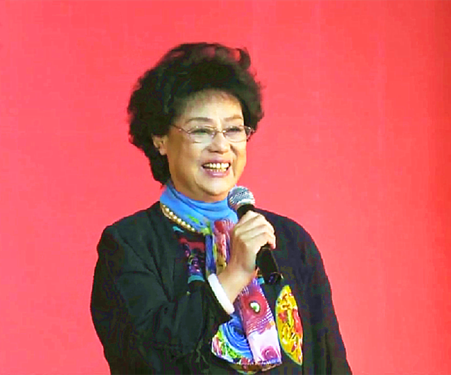 评委,中国煤矿文工团原总团副团长,著名女高音歌唱家 邓玉华